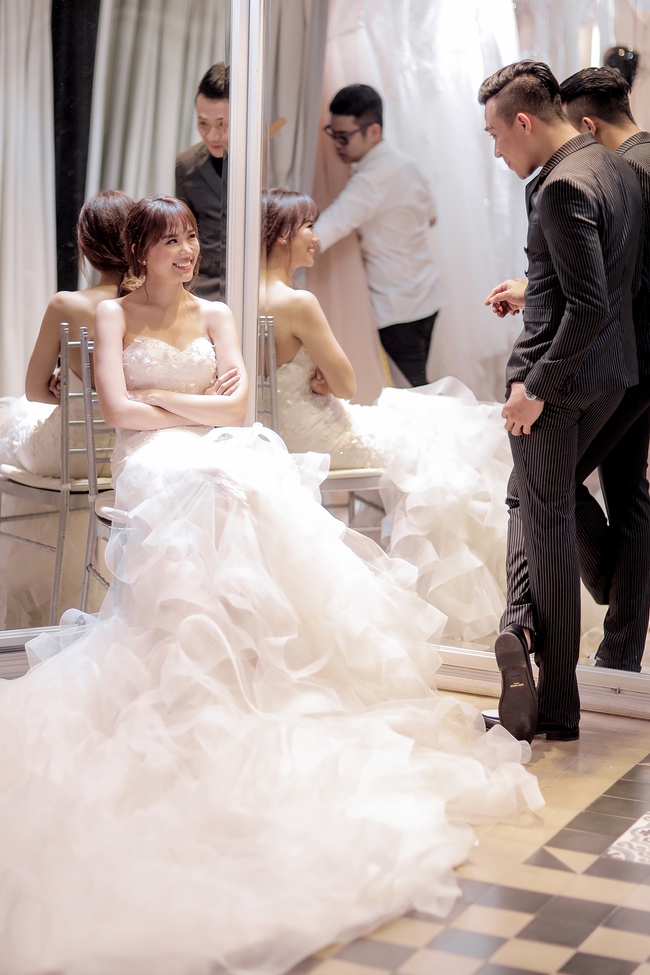 Trấn Thành đặt riêng hai mẫu váy cưới đặc biệt dành tặng Hari Won - Ảnh 5.