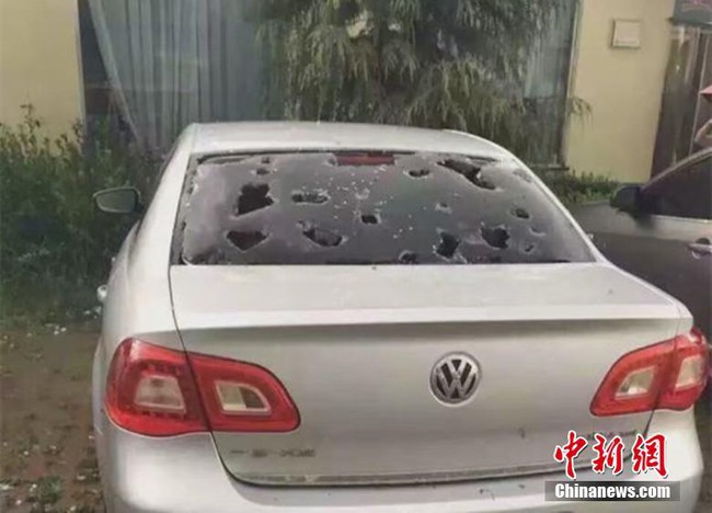 Mưa đ&aacute; to bằng quả trứng g&agrave; ph&aacute; hỏng nhiều &ocirc; t&ocirc; - Ảnh 8.