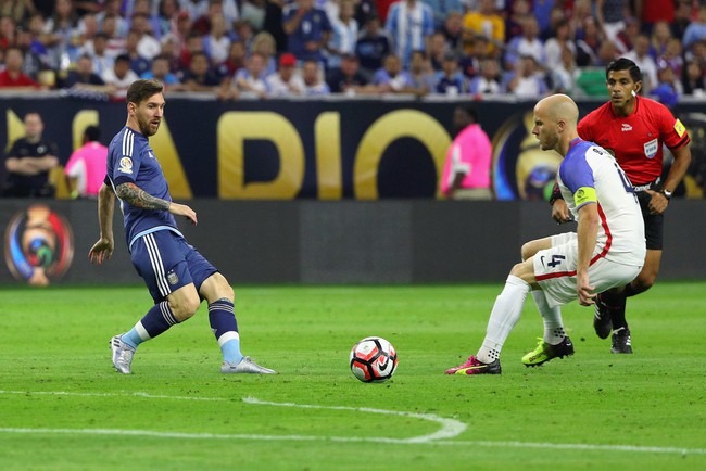 Messi lập siêu phẩm, Argentina hiên ngang vào chung kết Copa America 2016 - Ảnh 10.