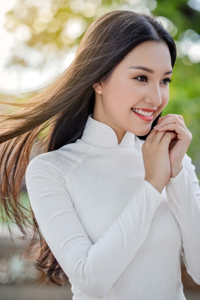 Hoa hậu Việt Nam 2016: Lại ngất ngây với người đẹp Huế - Ngọc Trân trong tà Áo dài trắng - Ảnh 8.
