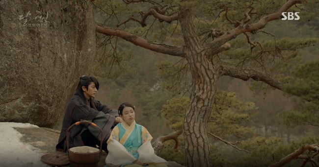 Moon Lovers: Tứ hoàng tử Lee Jun Ki thêm một lần xuất hiện kịp thời giải cứu IU - Ảnh 12.