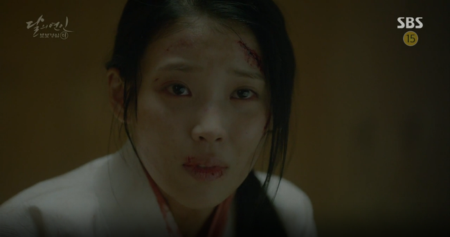 Moon Lovers: &ldquo;Anh Tư&rdquo; Lee Jun Ki t&aacute;i hiện lại cảnh che mưa kinh điển trong Bộ Bộ Kinh T&acirc;m! - Ảnh 10.