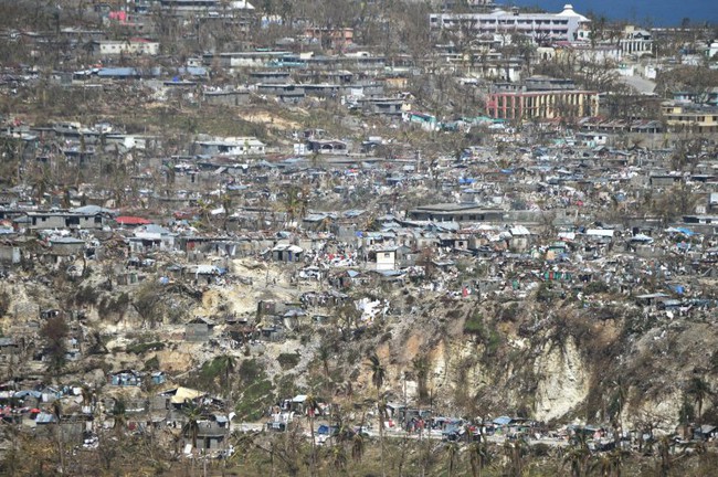 1 thảm họa, 2 thế giới: Cảnh tượng khác biệt giữa Mỹ và Haiti sau cơn bão mặt quỷ Matthew - Ảnh 8.