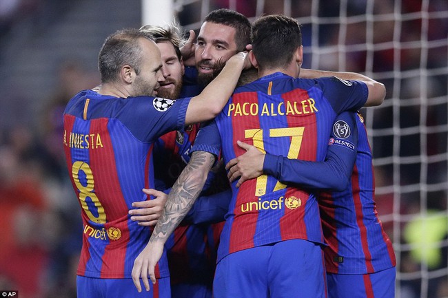 Barca thắng 4 sao nhờ hat-trick của Turan v&agrave; b&agrave;n mở tỷ số của Messi - Ảnh 10.