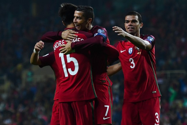 Ronaldo ghi 4 bàn trong chiến thắng 6 sao của Bồ Đào Nha - Ảnh 11.