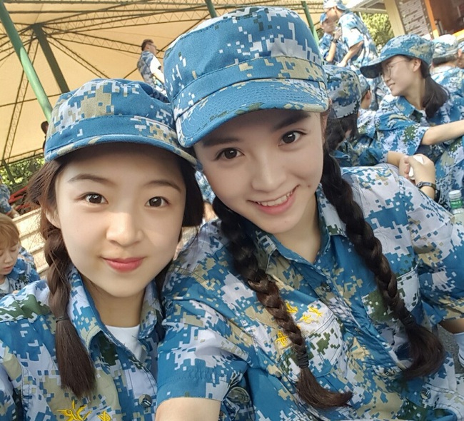 Chùm ảnh: Những nữ thần xinh đẹp bậc nhất trong mùa học quân sự ở Trung Quốc - Ảnh 17.