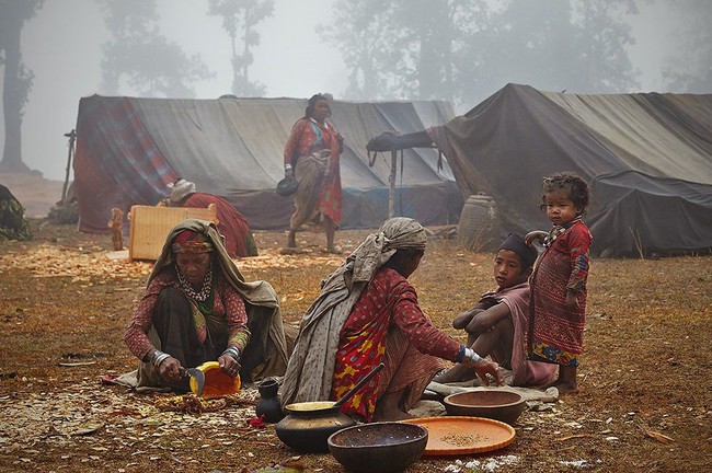 Chùm ảnh: cuộc sống của bộ lạc du mục cuối cùng tại Nepal - Ảnh 4.