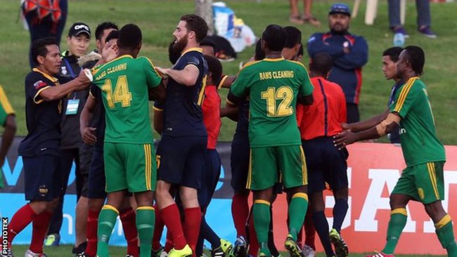 Trận cầu đi&ecirc;n rồ ở OFC Champions League: 6 thẻ đỏ, 7 b&agrave;n thắng v&agrave; 8 ph&uacute;t b&ugrave; giờ - Ảnh 3.