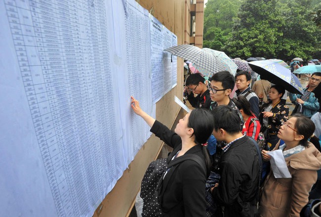 Trung Quốc: Hơn 100.000 thí sinh đội mưa đi thi tuyển công chức - Ảnh 10.