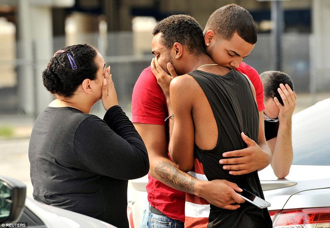 Nước mắt người Mỹ lại tuôn rơi vì những nạn nhân vụ xả súng ở hộp đêm đồng tính - Ảnh 11.