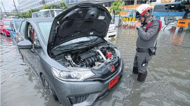 Đừng đi du lịch Bangkok tuần này vì đường quá ngập - Ảnh 7.