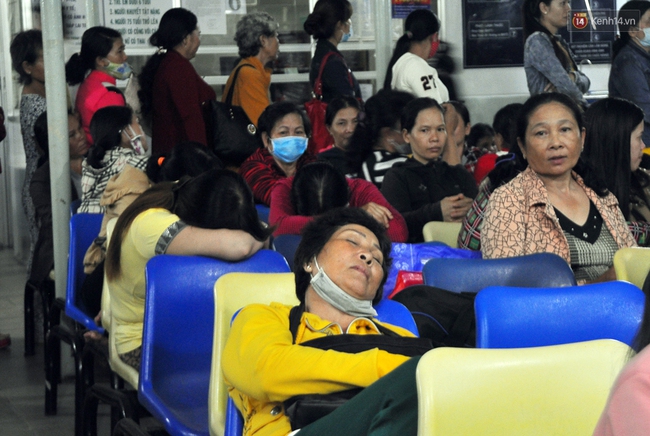 Bác sĩ ở Sài Gòn dậy từ 3h sáng để khám cho hàng trăm bệnh nhân - Ảnh 9.