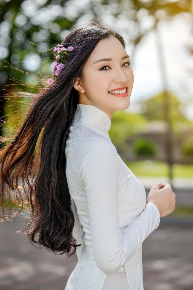 Hoa hậu Việt Nam 2016: Lại ngất ngây với người đẹp Huế - Ngọc Trân trong tà Áo dài trắng - Ảnh 9.