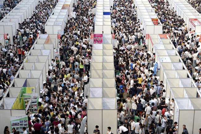Thêm những hình ảnh cho thấy sự đông đúc đến nghẹt thở tại Trung Quốc - Ảnh 10.