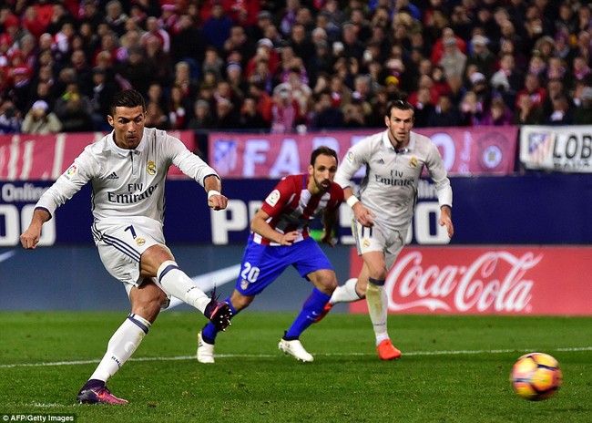 Ronaldo lập hat-trick, Real Madrid đánh sập pháo đài Vicente Calderon - Ảnh 10.