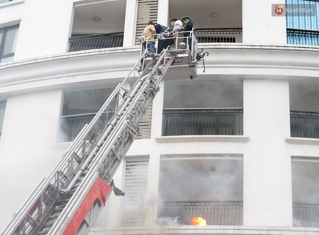 Hà Nội: Hàng trăm người tham gia diễn tập chữa cháy ở khu đô thị Royal City - Ảnh 9.