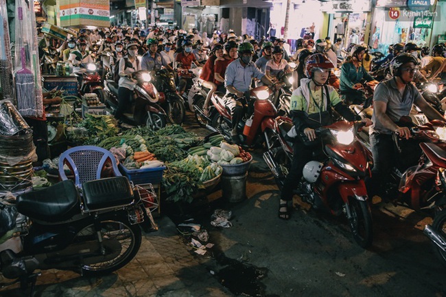 Phát điên, ngộp thở vì cảnh giờ nào cũng kẹt xe, chỗ nào cũng kẹt xe ở Sài Gòn - Ảnh 9.