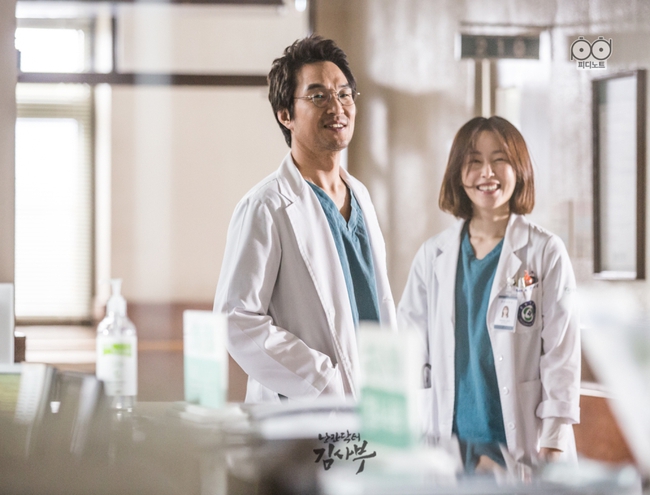 Romantic Doctor, Teacher Kim - Ngành Y lại tỏa sức hấp dẫn trên màn ảnh nhỏ Hàn dịp cuối năm - Ảnh 11.
