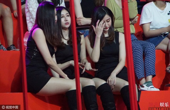 Nh&oacute;m nhạc sinh ba của Trung Quốc khiến netizen dậy s&oacute;ng v&igrave; gương mặt thẩm mỹ cứng đờ - Ảnh 22.