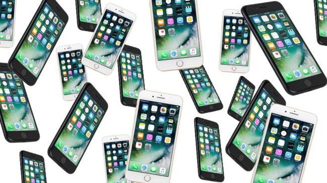 Được 20 người y&ecirc;u tặng 20 iPhone 7, th&aacute;nh bắt c&aacute; nhiều tay b&aacute;n hết đi mua nh&agrave; - Ảnh 1.