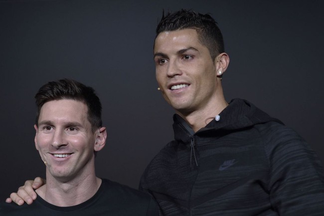 Ronaldo: Nếu chơi cạnh Messi, tôi đã có nhiều Quả bóng vàng hơn - Ảnh 1.