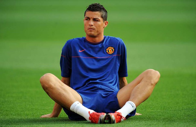 Ronaldo từng khiến đàn anh ở Man Utd khó chịu trong tập luyện - Ảnh 1.
