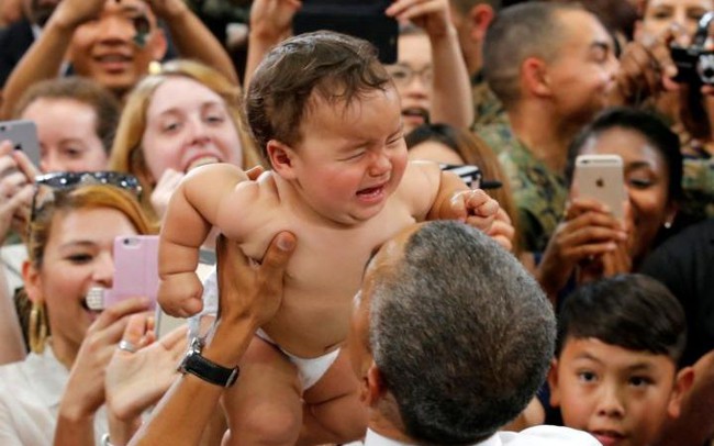 Ở Nhật, người d&acirc;n cũng xếp h&agrave;ng v&agrave; h&aacute;o hức đ&oacute;n chờ Tổng thống Obama - Ảnh 6.