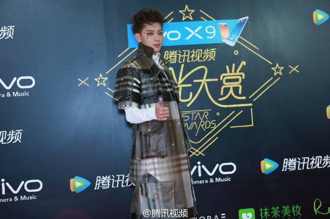 Triệu Lệ Dĩnh gầy đét, Hoàng Tử Thao khoe tha thu ở mắt tại thảm đỏ Star Awards - Ảnh 5.