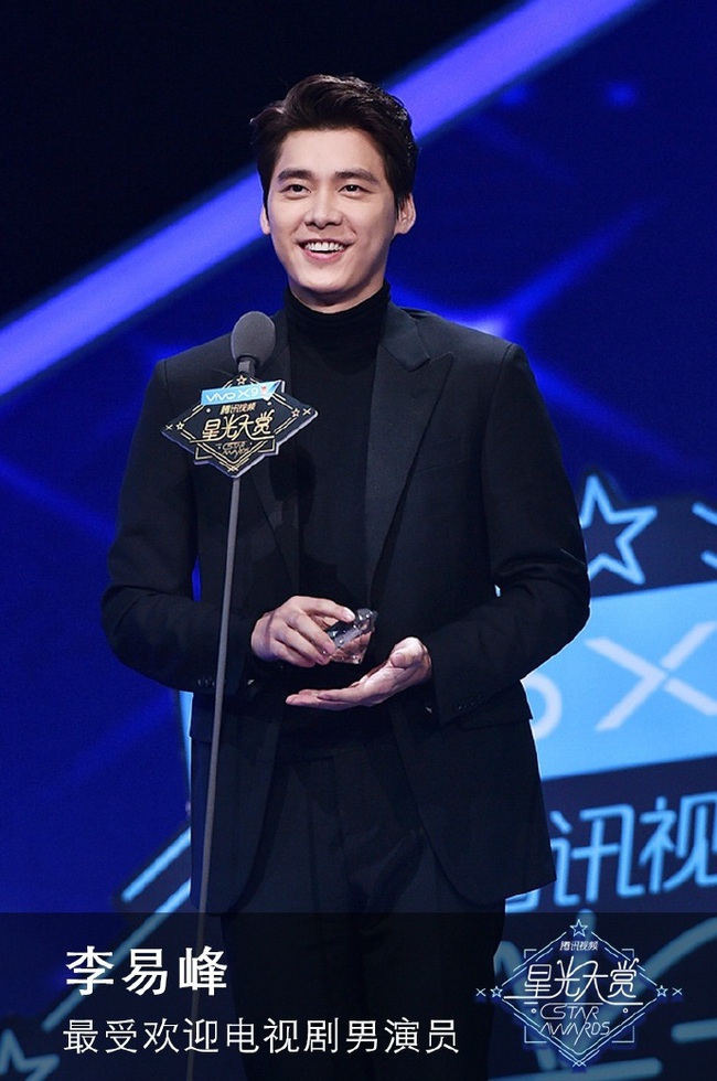 Triệu Lệ Dĩnh gầy đét, Hoàng Tử Thao khoe tha thu ở mắt tại thảm đỏ Star Awards - Ảnh 14.
