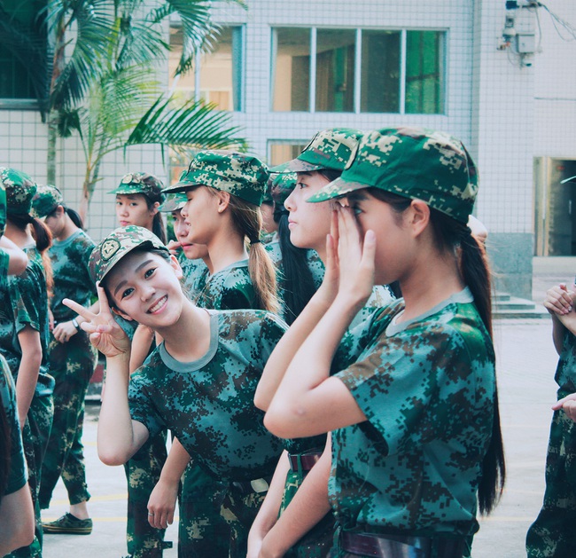 Chùm ảnh: Những nữ thần xinh đẹp bậc nhất trong mùa học quân sự ở Trung Quốc - Ảnh 10.
