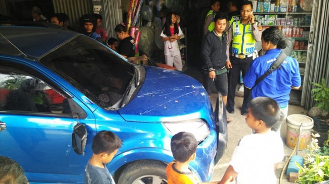 Th&ocirc;ng tin mới nhất về vụ người đ&agrave;n &ocirc;ng cứu sống hai em b&eacute; tho&aacute;t chết trong gang tấc - Ảnh 3.