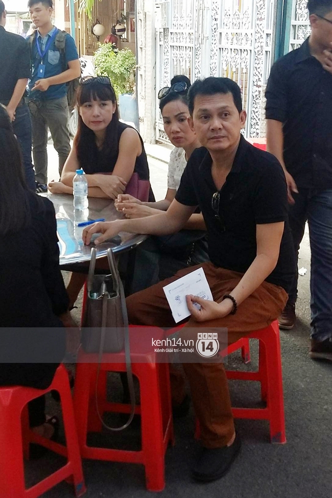 Thành Lộc, Đàm Vĩnh Hưng cùng nhiều nghệ sĩ gạo cội tới tiễn biệt Minh Thuận - Ảnh 3.