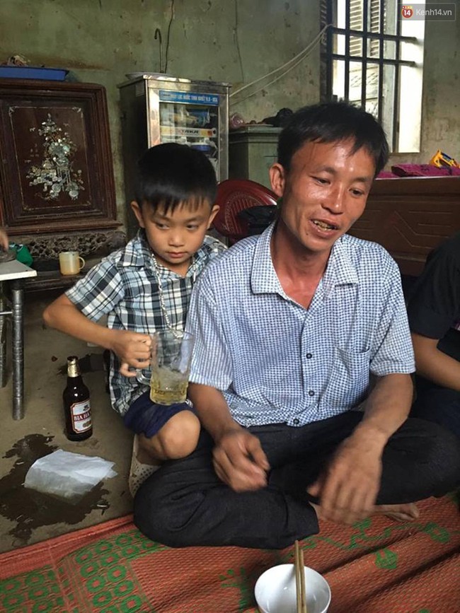 Cuộc sống hiện tại của 3 cha con b&eacute; trai bị bỏ rơi ở qu&aacute;n phở - Ảnh 3.