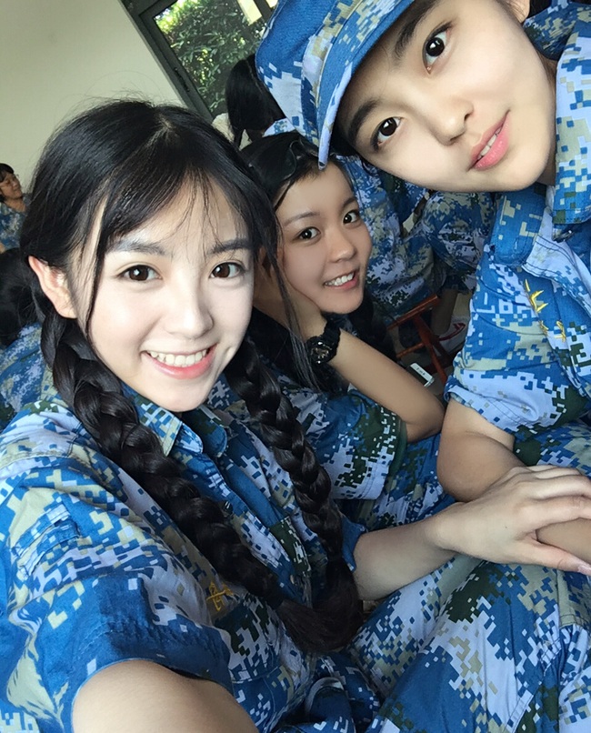 Chùm ảnh: Những nữ thần xinh đẹp bậc nhất trong mùa học quân sự ở Trung Quốc - Ảnh 22.