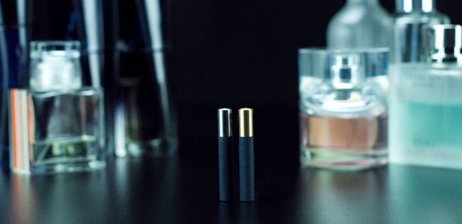 Đeo v&ograve;ng cổ giữ hương thơm để biến th&agrave;nh chai nước hoa di động - Ảnh 3.