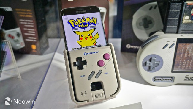 Đã có phụ kiện giúp chơi Pokemon trên điện thoại như thời Gameboy - Ảnh 2.