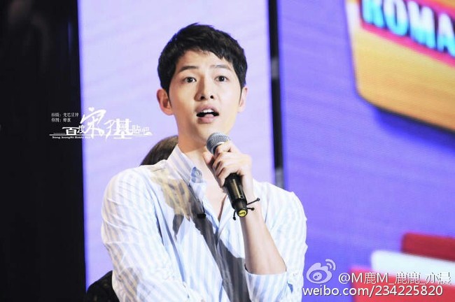 Song Joong Ki âu yếm buộc tóc cho fan tại sự kiện fan meeting - Ảnh 8.