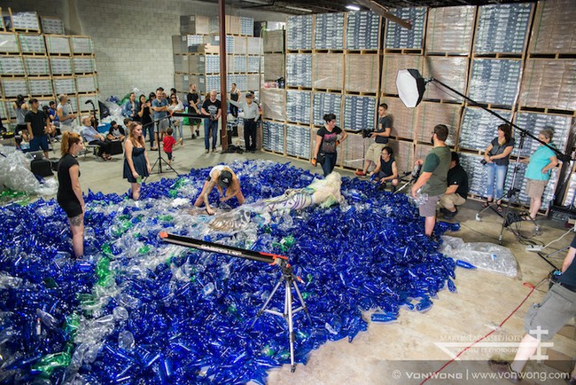 Bộ ảnh nàng tiên cá với sự có mặt của 10.000 chai nhựa cũ - Ảnh 19.