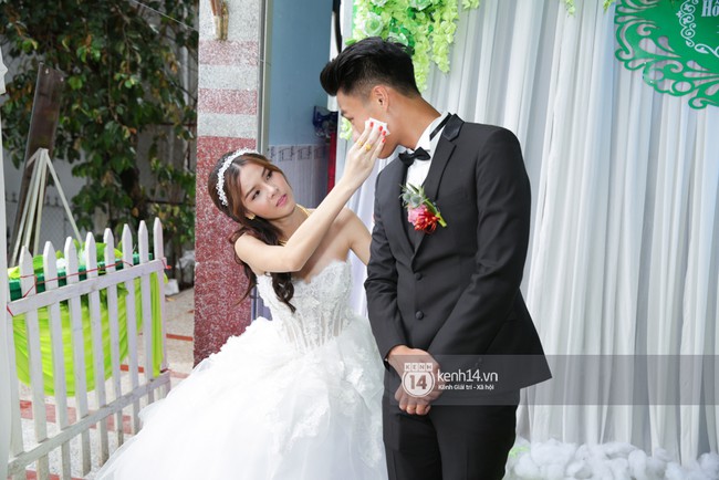 Mạc Hồng Qu&acirc;n hạnh ph&uacute;c h&ocirc;n Kỳ H&acirc;n trong tiệc chi&ecirc;u đ&atilde;i bạn b&egrave; - Ảnh 8.