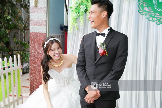Mạc Hồng Qu&acirc;n hạnh ph&uacute;c h&ocirc;n Kỳ H&acirc;n trong tiệc chi&ecirc;u đ&atilde;i bạn b&egrave; - Ảnh 9.