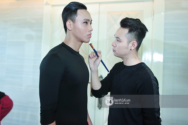 VNTM: Gi&aacute;m khảo H&agrave; Đỗ t&aacute;i xuất, nấm l&ugrave;n 1m57 lột x&aacute;c bất ngờ - Ảnh 12.