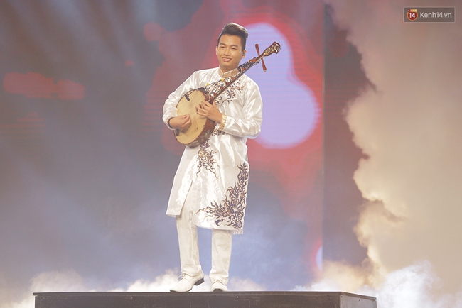 Got Talent: Trấn Th&agrave;nh kh&oacute;c với tiết mục m&uacute;a b&oacute;ng, đ&oacute;ng băng với si&ecirc;u nh&acirc;n beatbox - Ảnh 20.