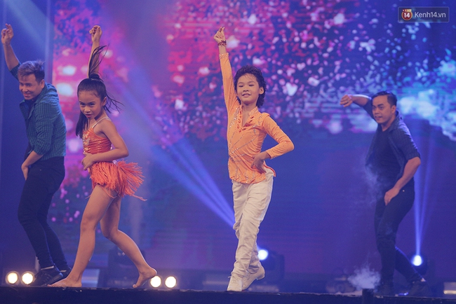 Got Talent: Trấn Th&agrave;nh kh&oacute;c với tiết mục m&uacute;a b&oacute;ng, đ&oacute;ng băng với si&ecirc;u nh&acirc;n beatbox - Ảnh 23.