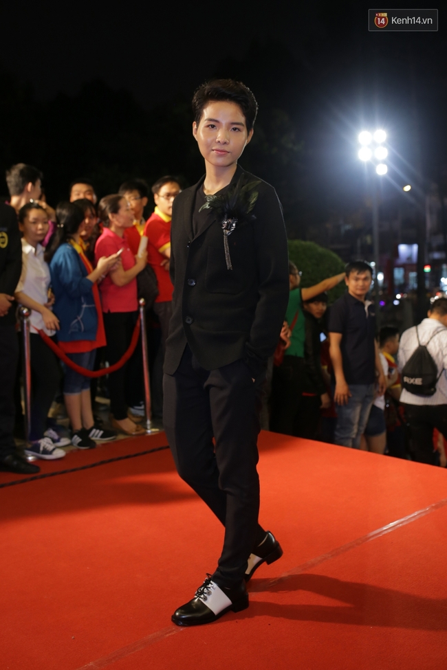 Dàn sao Việt diện váy áo lộng lẫy trên thảm đỏ VTV Awards 2016 - Ảnh 17.