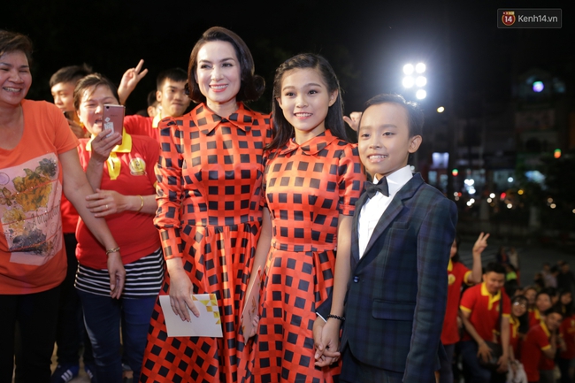 Dàn sao Việt diện váy áo lộng lẫy trên thảm đỏ VTV Awards 2016 - Ảnh 10.
