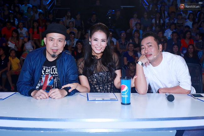 Vietnam Idol: Đông Nhi xinh đẹp và tỏa sáng với hit mới, bác sĩ tăng động ra về - Ảnh 1.