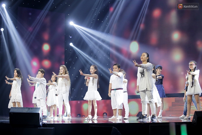 The Voice Kids: Đông Nhi khóc nức nở vì học trò gặp áp lực, Noo đội nón lá lên sân khấu - Ảnh 4.