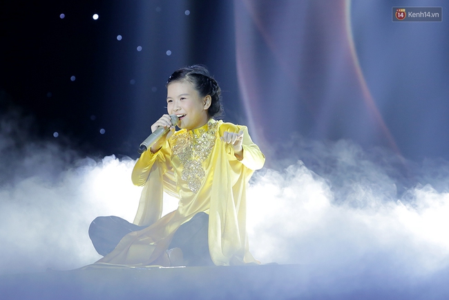 The Voice Kids: Đông Nhi khóc nức nở vì học trò gặp áp lực, Noo đội nón lá lên sân khấu - Ảnh 20.