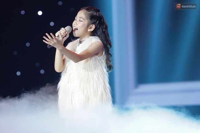 The Voice Kids: Đông Nhi khóc nức nở vì học trò gặp áp lực, Noo đội nón lá lên sân khấu - Ảnh 28.