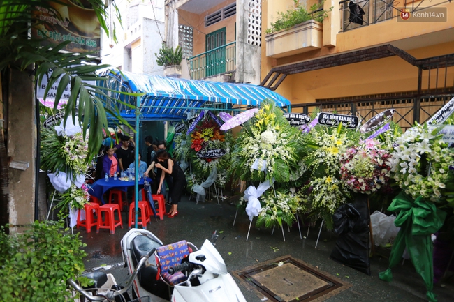 Dưới cơn mưa, anh em đồng nghiệp đang c&ugrave;ng h&aacute;t những ca kh&uacute;c vang danh, Minh Thuận ơi, anh mỉm cười ch&agrave;o tạm biệt nh&eacute;! - Ảnh 43.